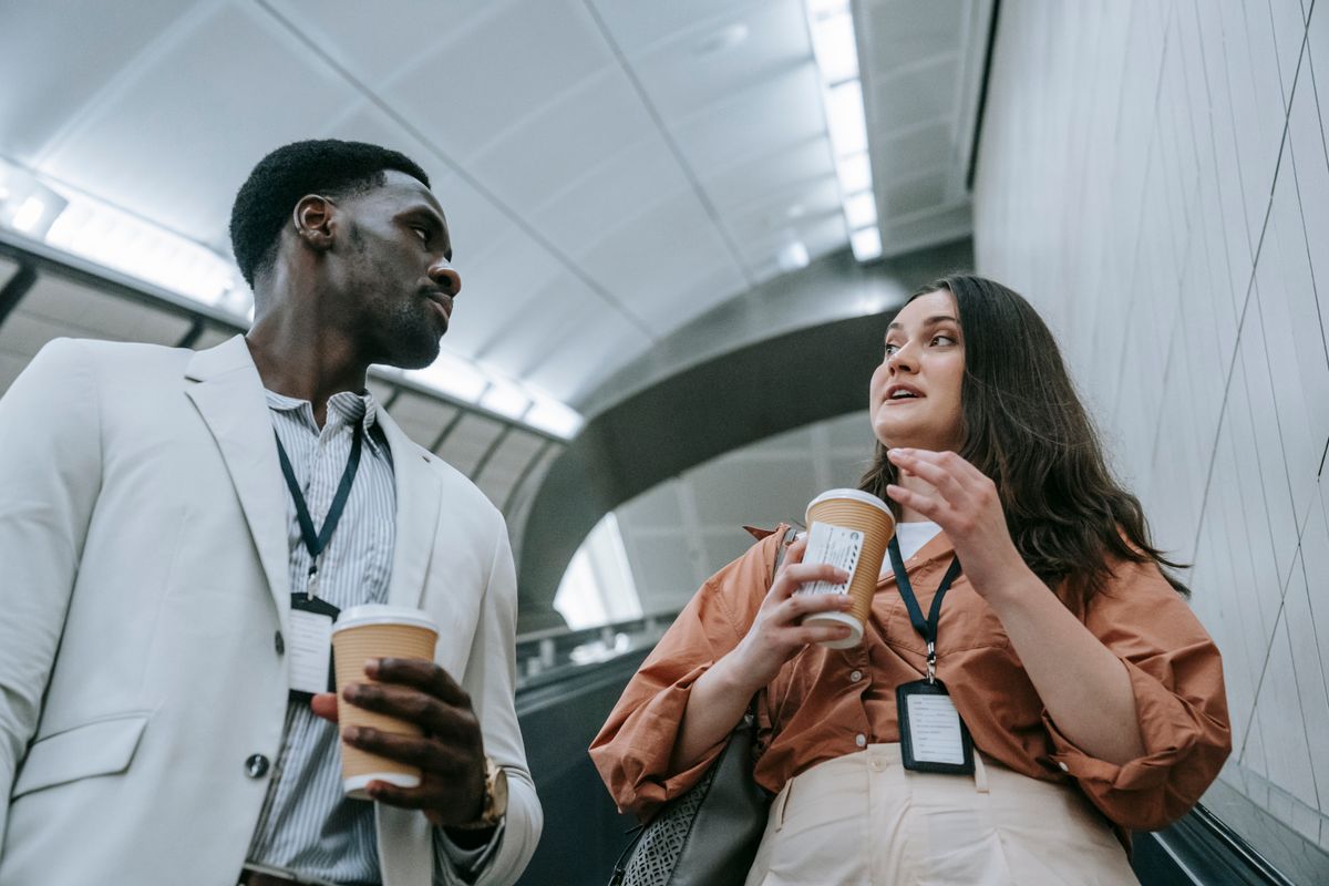Two adults in relaxed English conversation over coffee